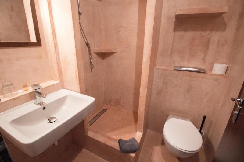 Single Room image 4