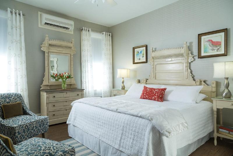 King Room image 3