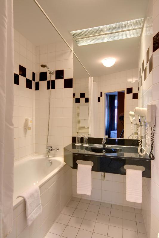 Double Room image 4