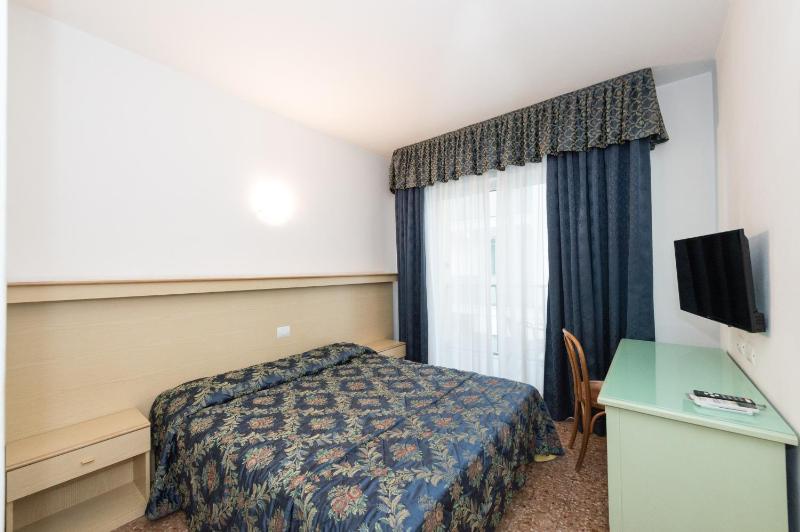 Double Room with Balcony image 1