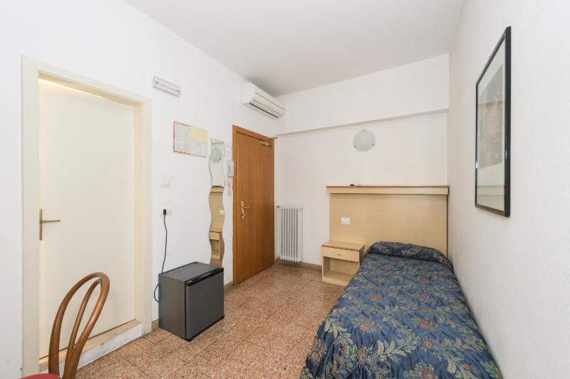 Single Room image 1