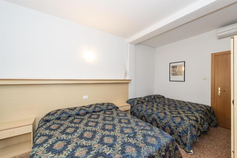 Quadruple Room with Balcony image 2