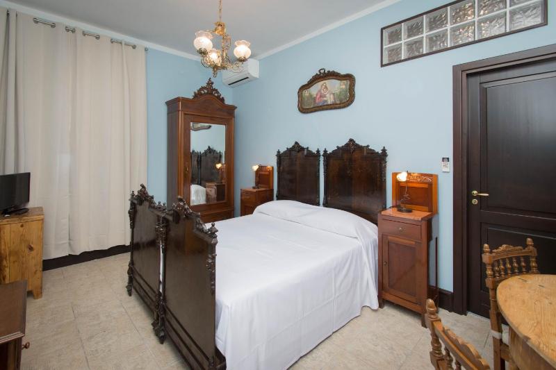 Double Room image 4