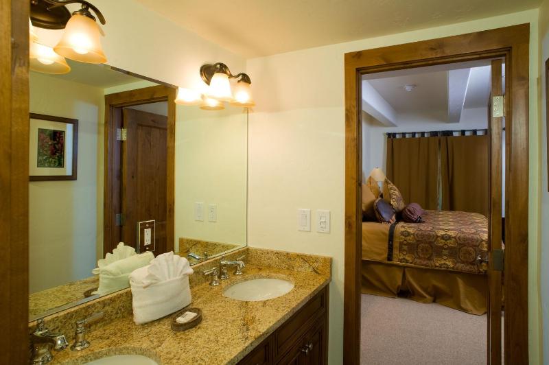 One-Bedroom Apartment image 1