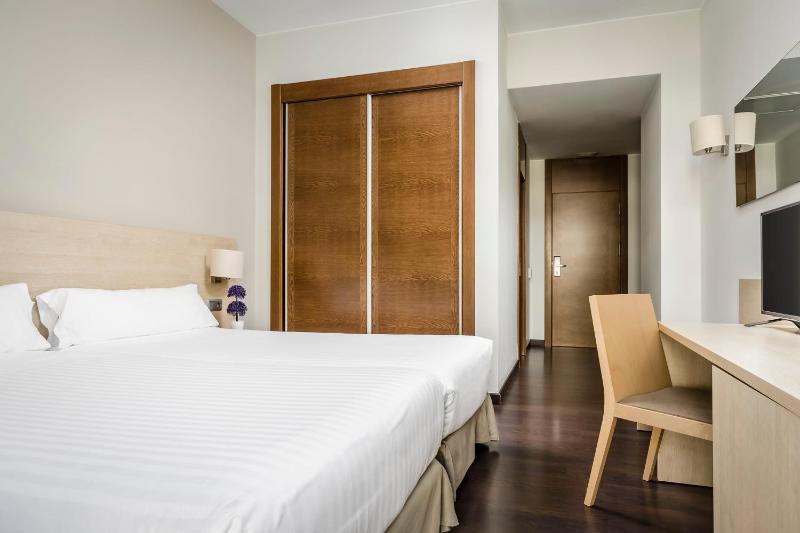 Double Room with Extra Bed image 1