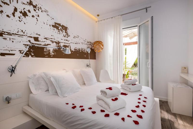 Double Room with Terrace image 2