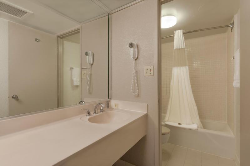 Standard King Inn Room image 3