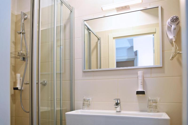 Double or Twin Room without Balcony image 4