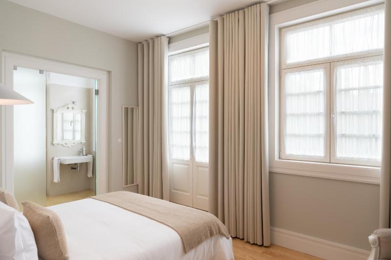 Deluxe Double or Twin Room with Balcony image 2