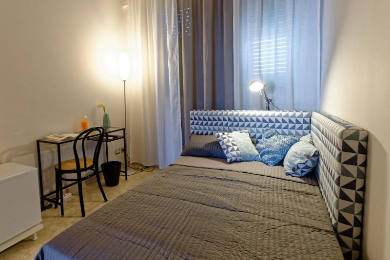 Single Room with Private External Bathroom image 4