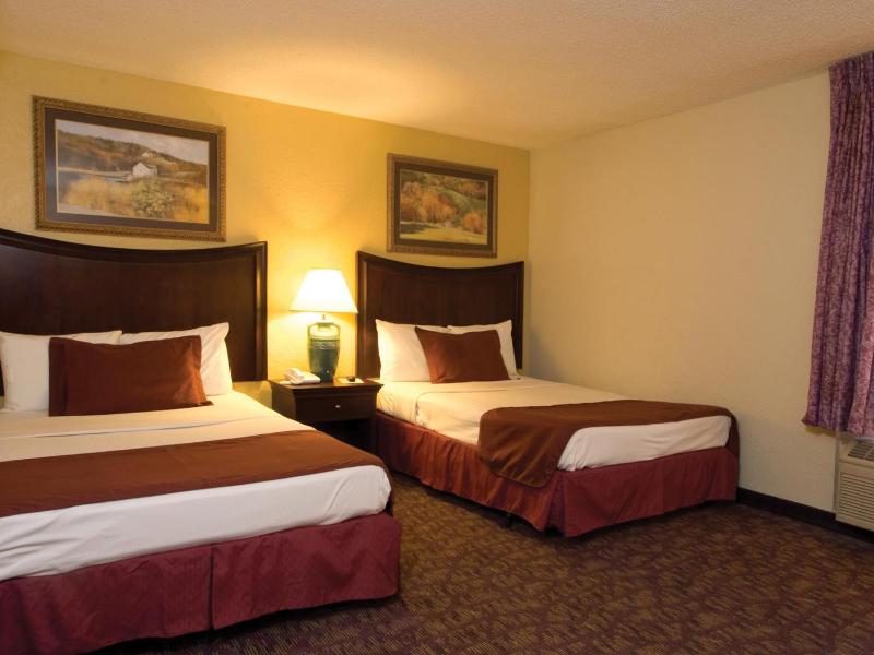 Standard Queen Room image 3