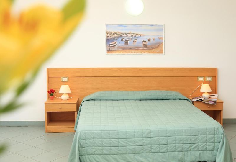 Quadruple Room with Balcony image 3