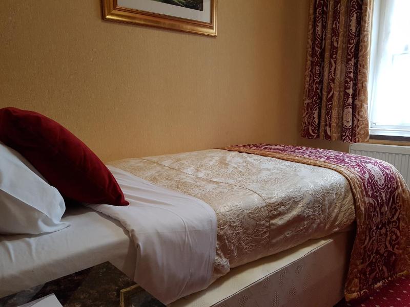 Single Room image 3