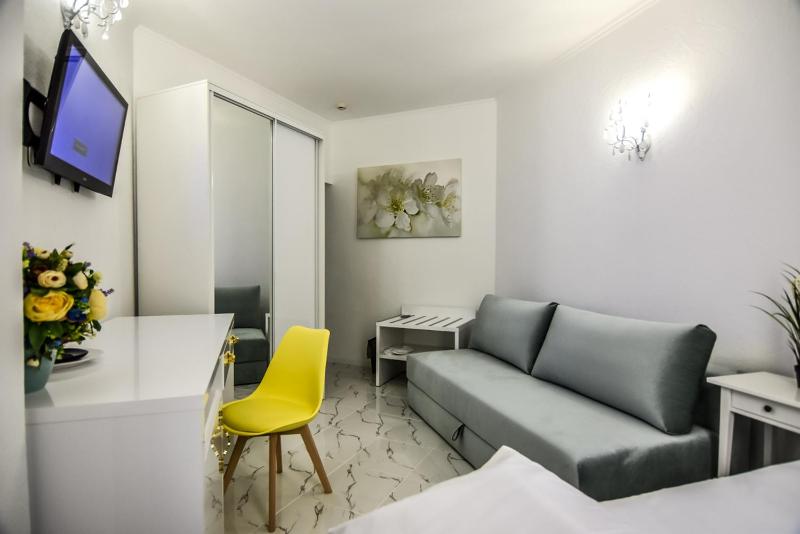 Twin Room with Mountain View image 3