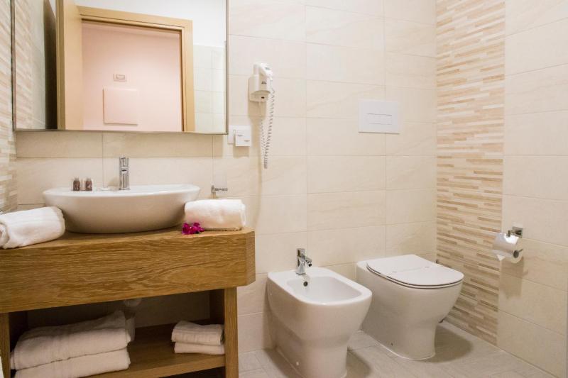 Classic Triple Room image 4