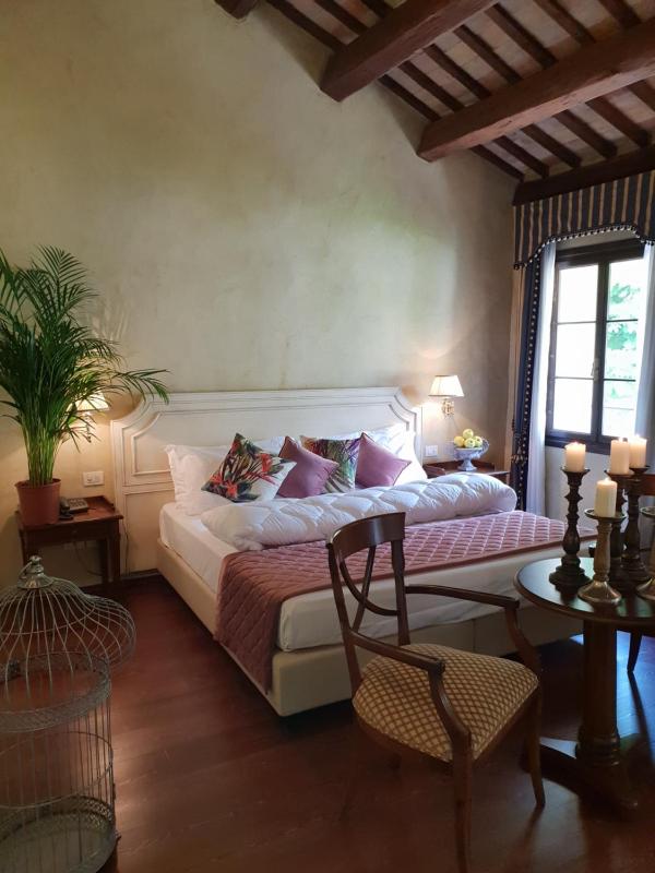 Deluxe Double Room image 2