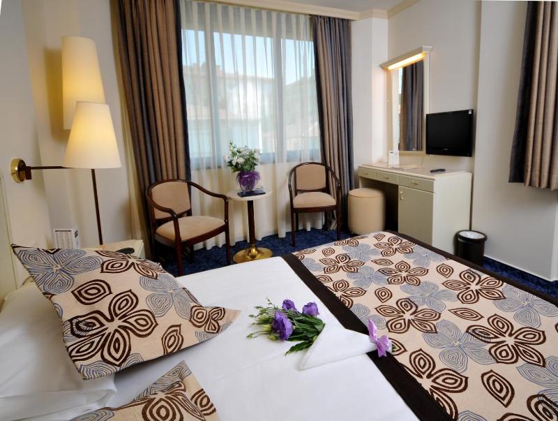 Class Hotel - image 16