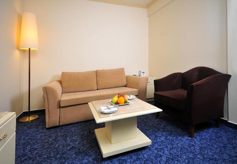 Class Hotel - image 5