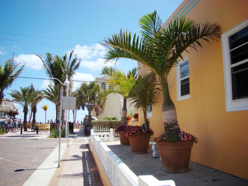Atlantic Sands Beach Suites - image 6