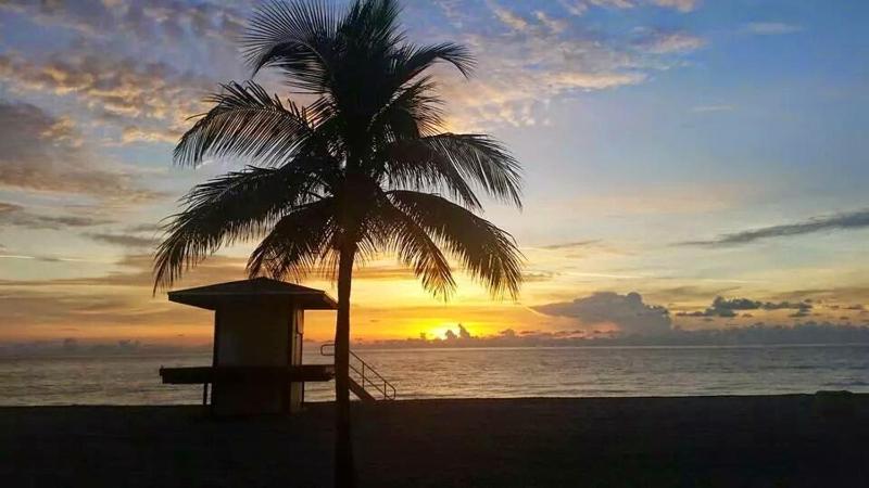 Atlantic Sands Beach Suites - image 12