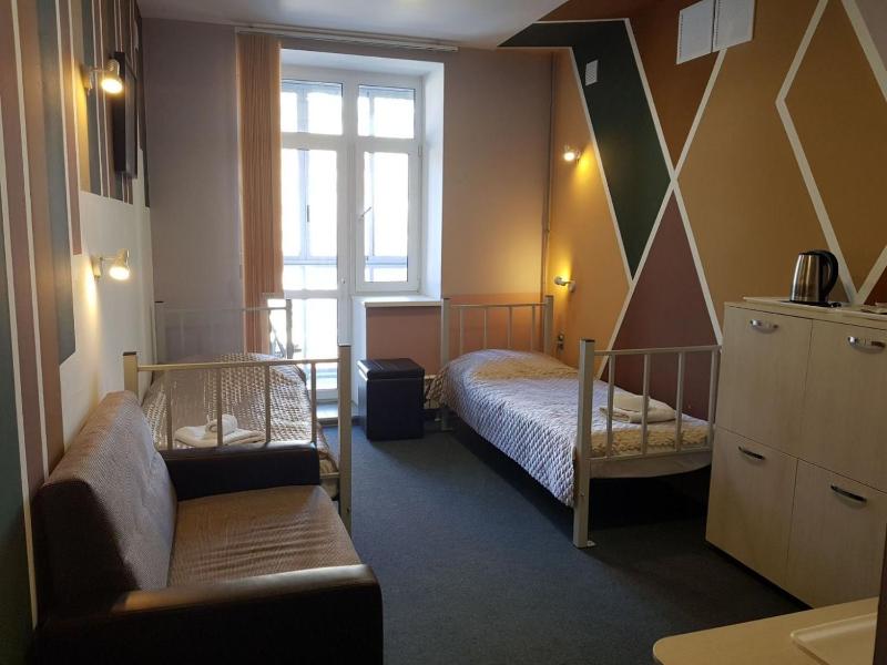 Twin Room with Extra Bed image 3
