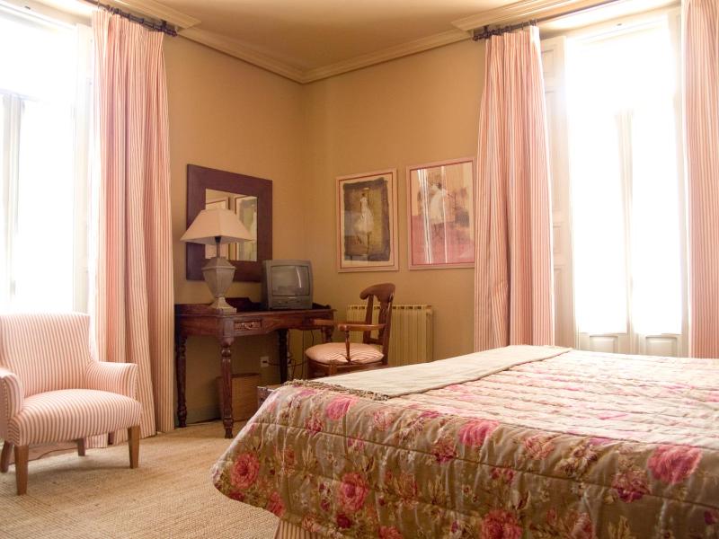 Single Room image 3