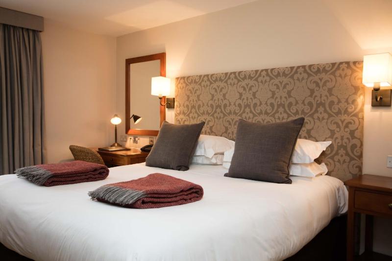 Standard Twin/Double Room image 4