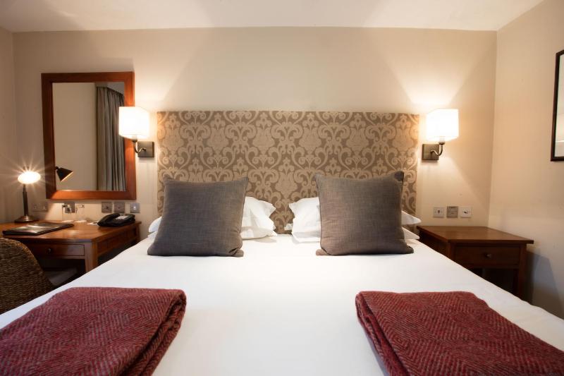 Standard Double Room image 4