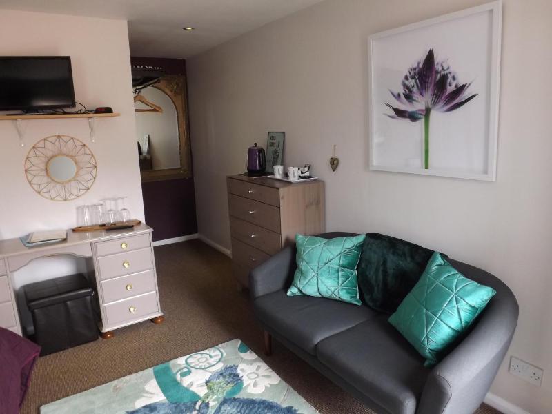 Deluxe King or Twin Room image 4