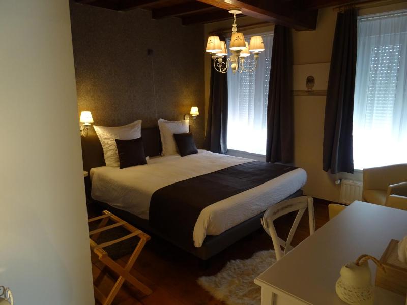 Small Double Room image 1