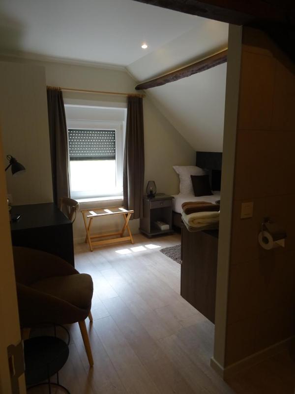 Single Room image 4