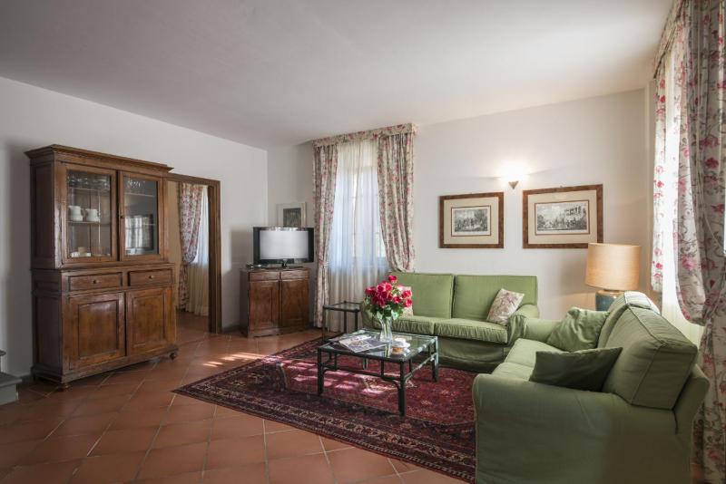 Four-Bedroom Apartment - Split Level image 1