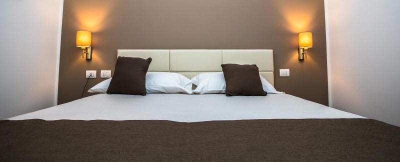 Double Room image 3