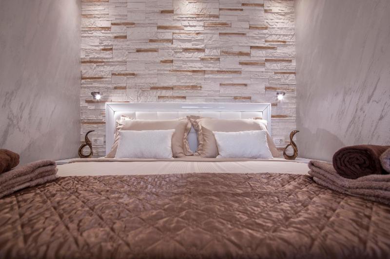 Luxury Boutique Studio Apartments - image 2