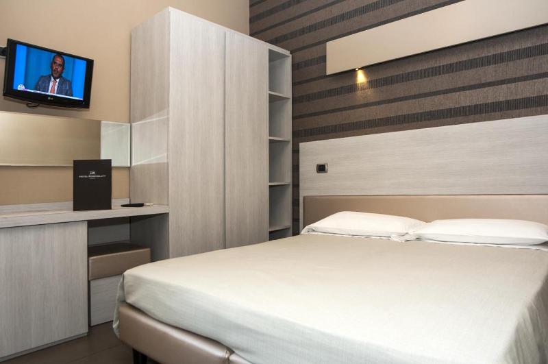 Standard Quadruple Room image 2