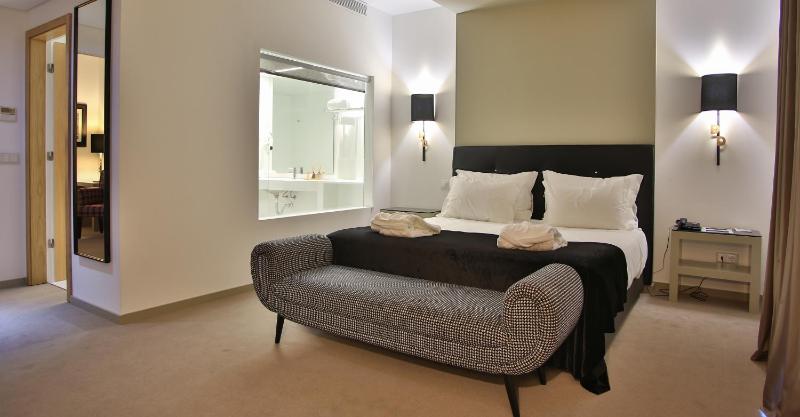 Suite (2 Adults + 2 Children) image 3