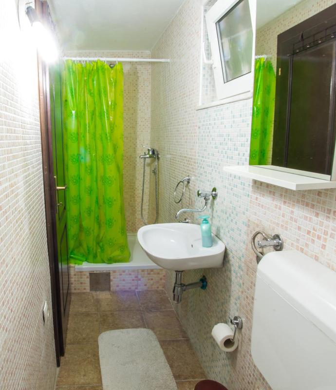 Quadruple Room image 3