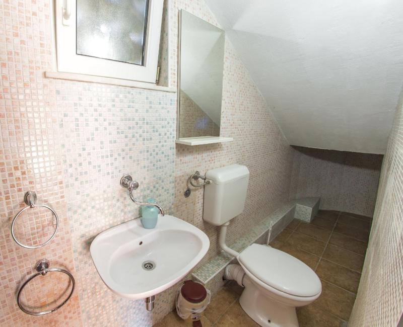 Quadruple Room image 2