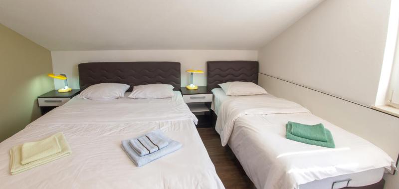 Triple Room with Shared Bathroom image 4