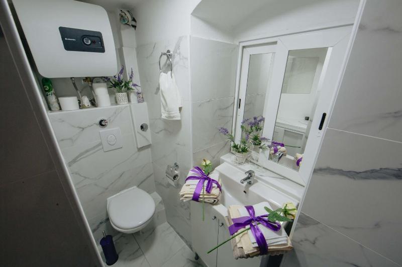 Double Room image 3