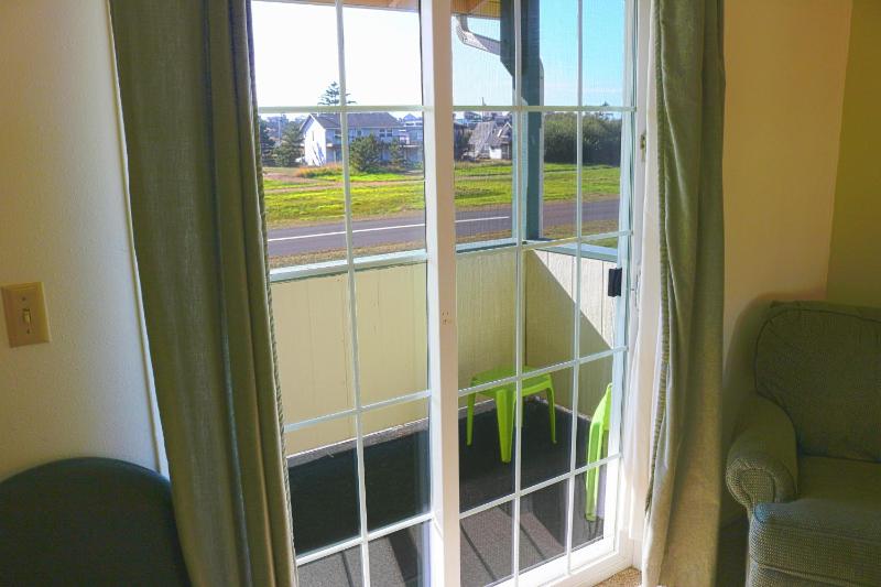 King Bed - Upper Floor with Balcony (No Pets) image 2