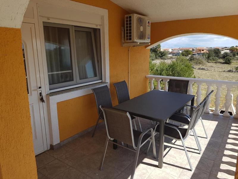 One-Bedroom Apartment with Terrace image 3