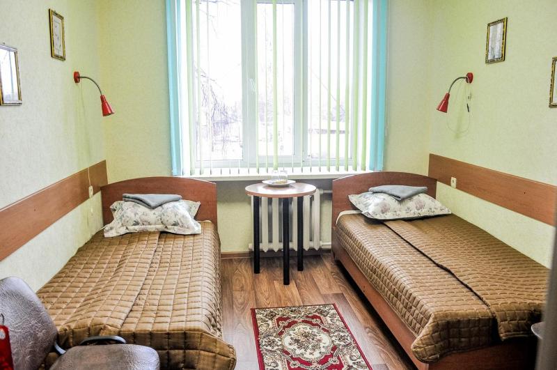 Economy Twin Room image 1