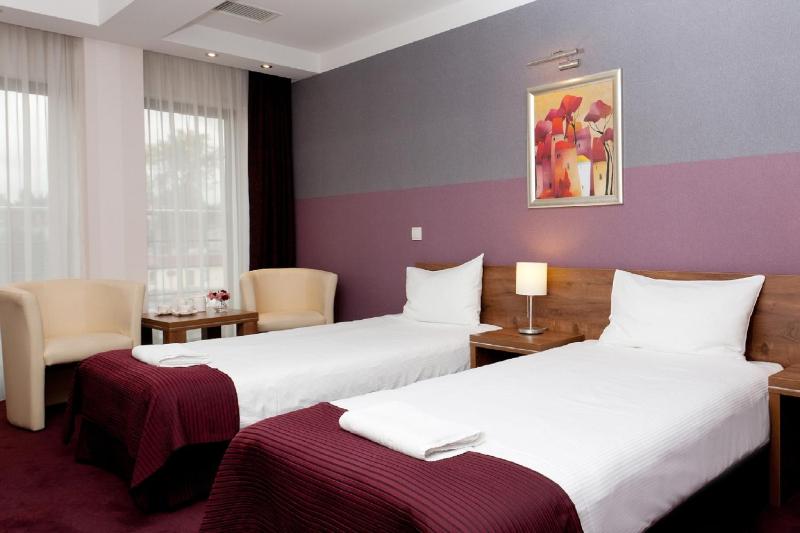 Double Room image 3