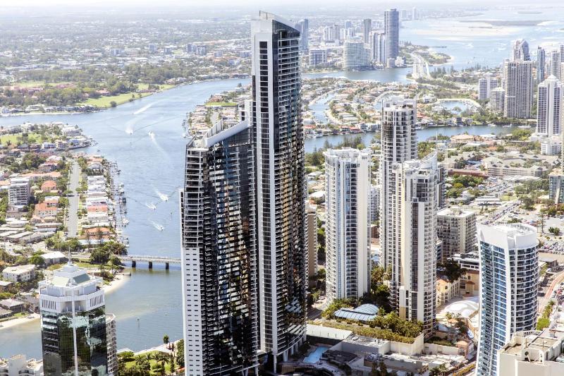 Holiday Holiday Circle On Cavill Apartments - image 1