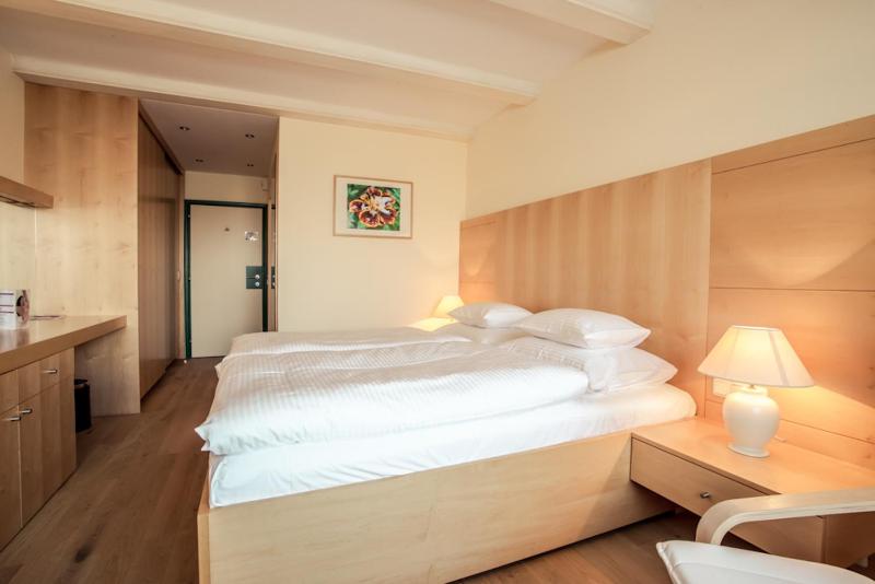 Family Room (2 Adults + 1 Child) with Balcony image 4