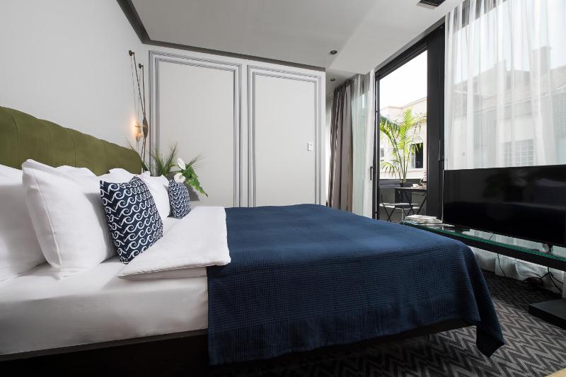 Penthouse Room image 3