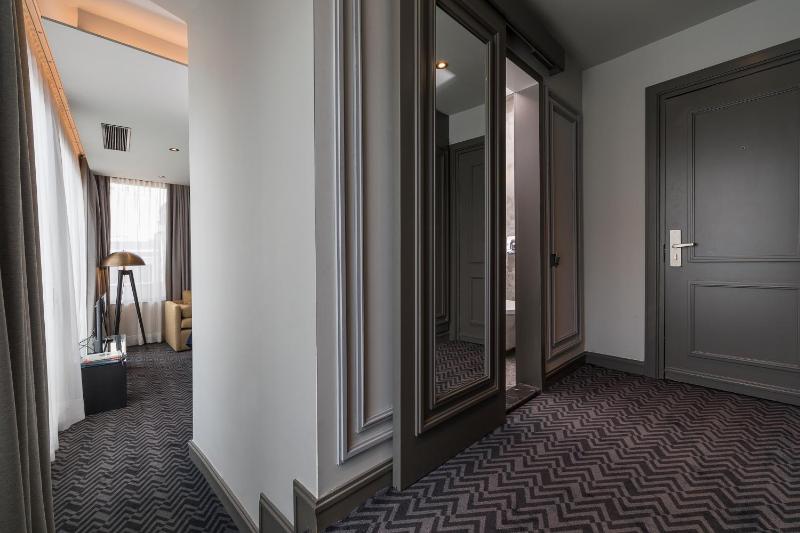 Penthouse Room image 4