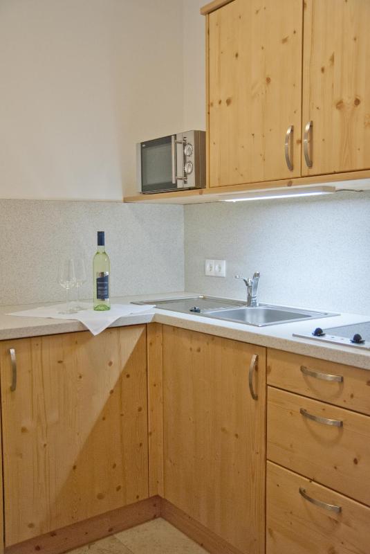 Twin Room with Kitchenette image 4