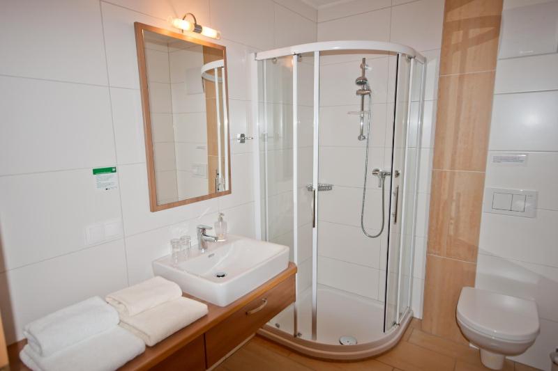 Twin Room with Kitchenette image 3